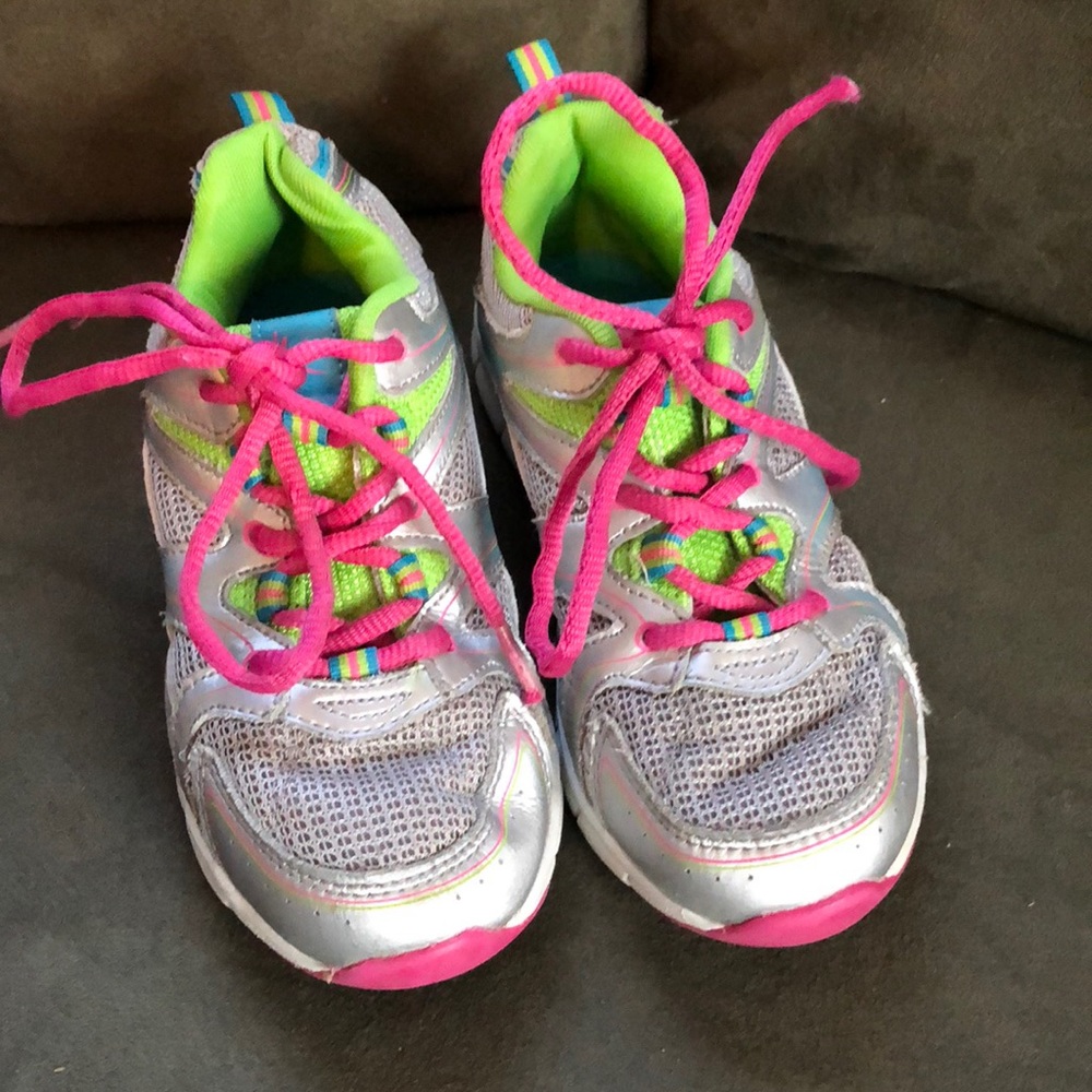 ✨BOGO FREE✨ Girls size 1 sneaker tennis shoes